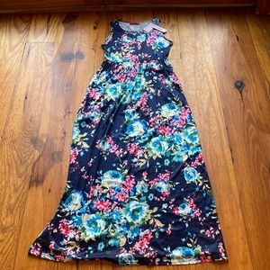NWT Ruiyige sleeveless navy floorlength dress with blue and pink flowers sz. M